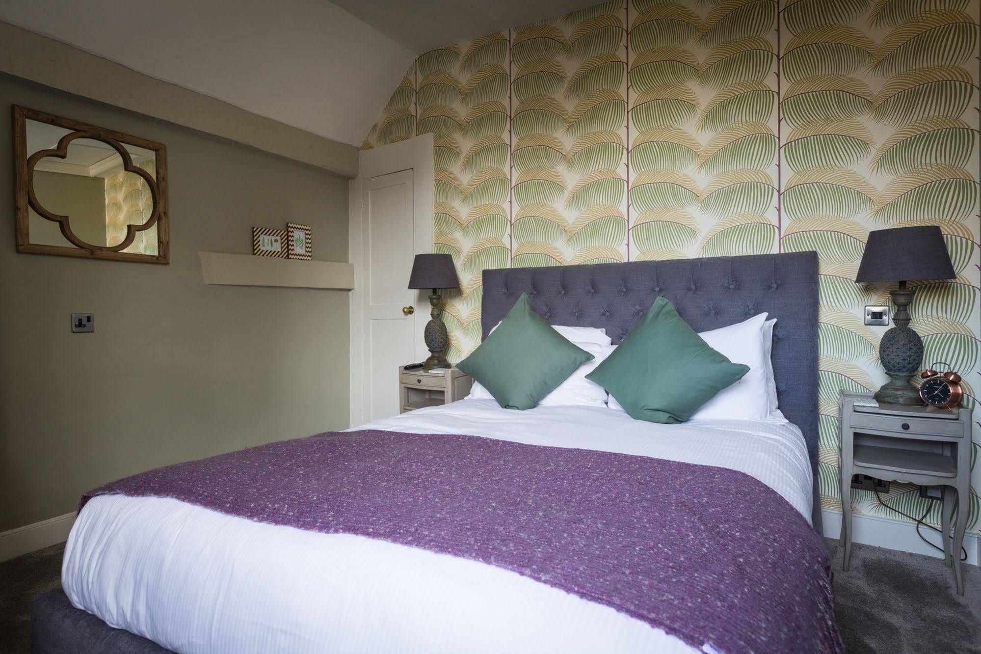 The Townhouse Hotel Стратфорд на Ейвън Екстериор снимка