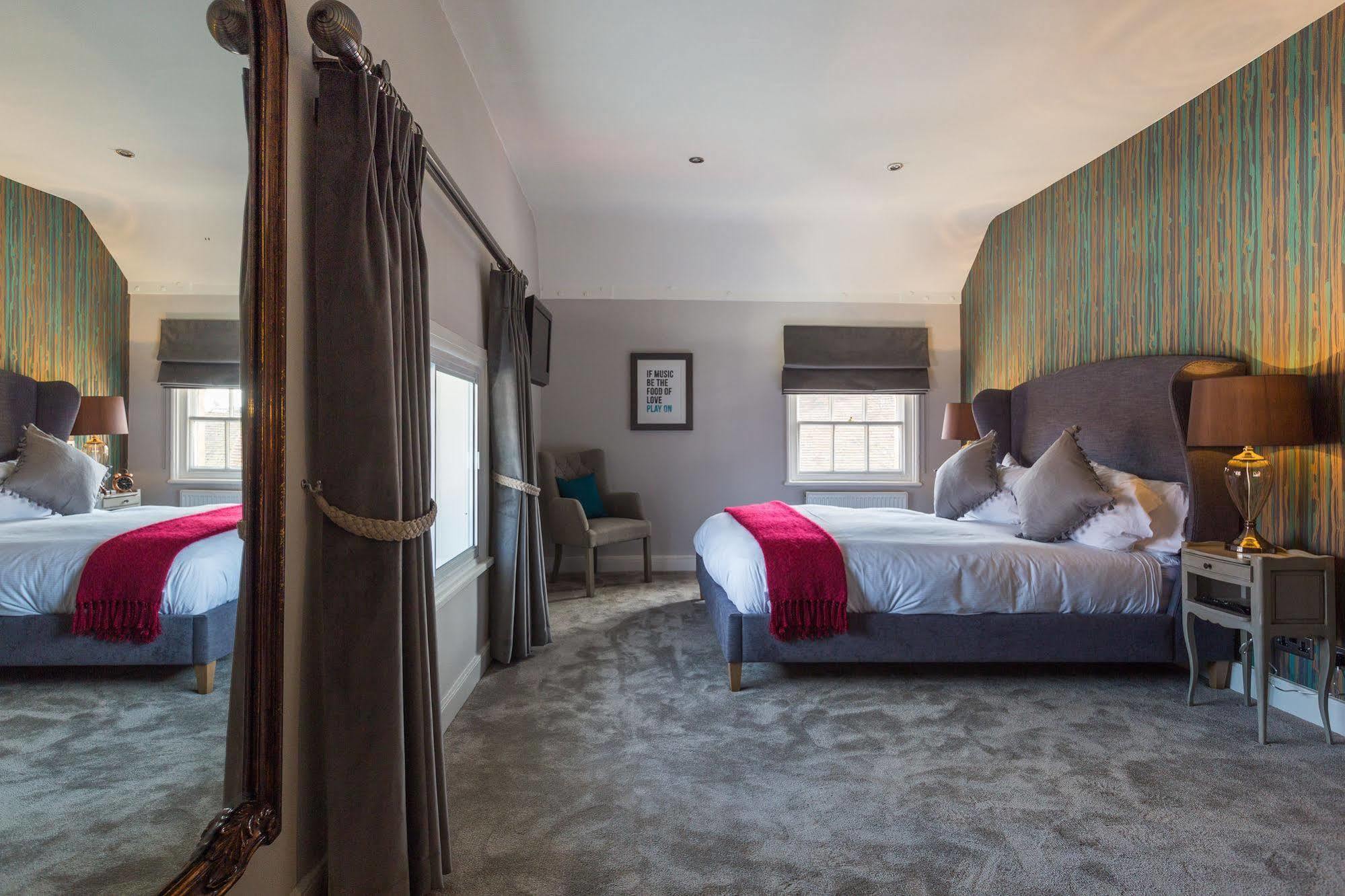 The Townhouse Hotel Стратфорд на Ейвън Екстериор снимка