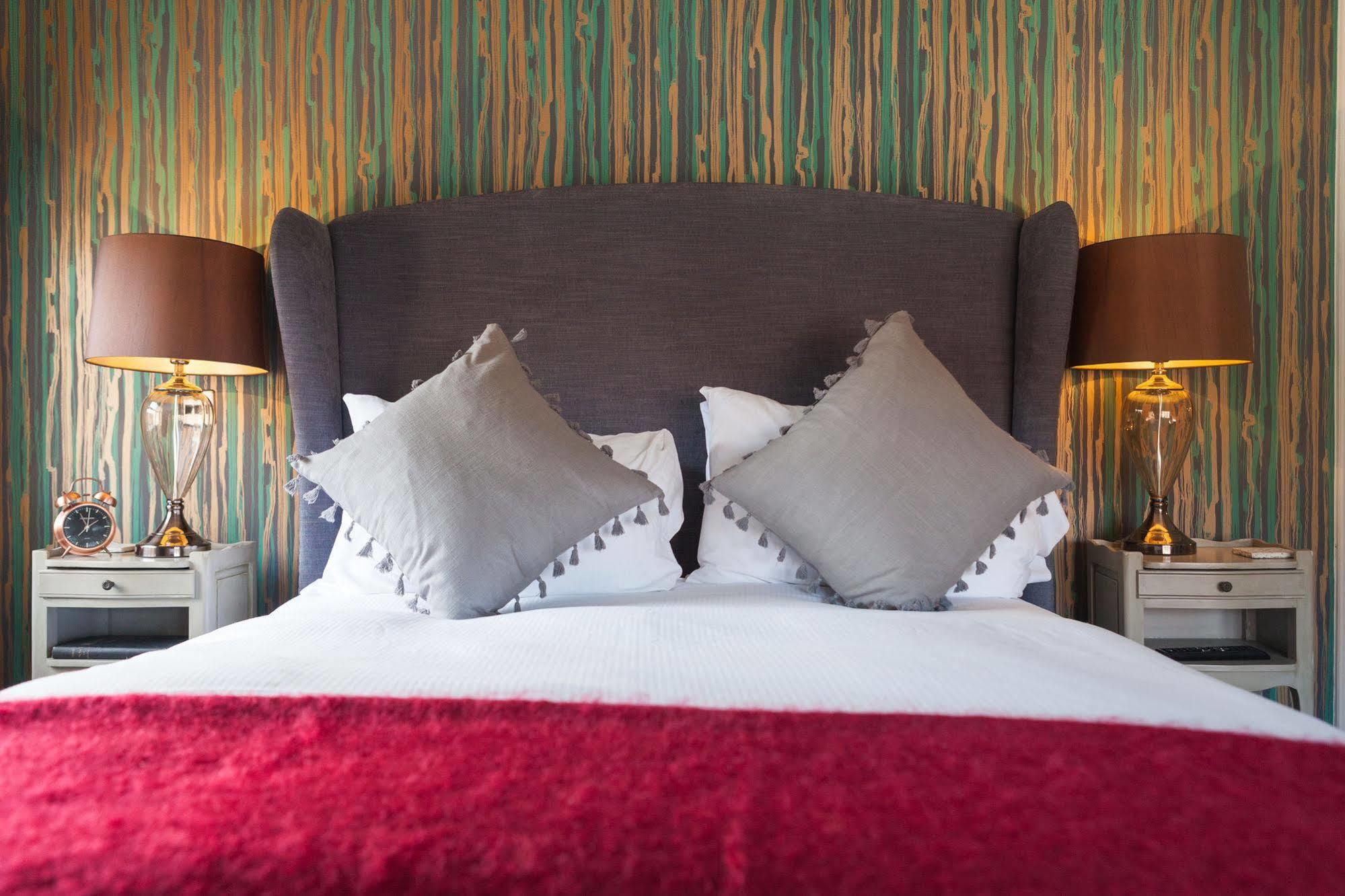 The Townhouse Hotel Стратфорд на Ейвън Екстериор снимка