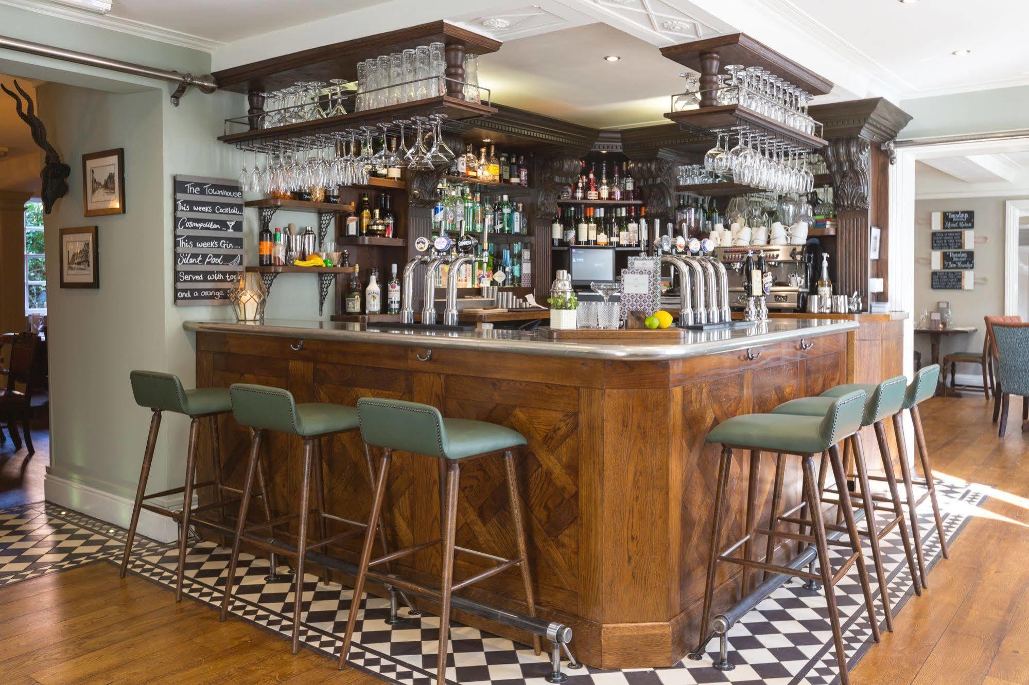 The Townhouse Hotel Стратфорд на Ейвън Екстериор снимка