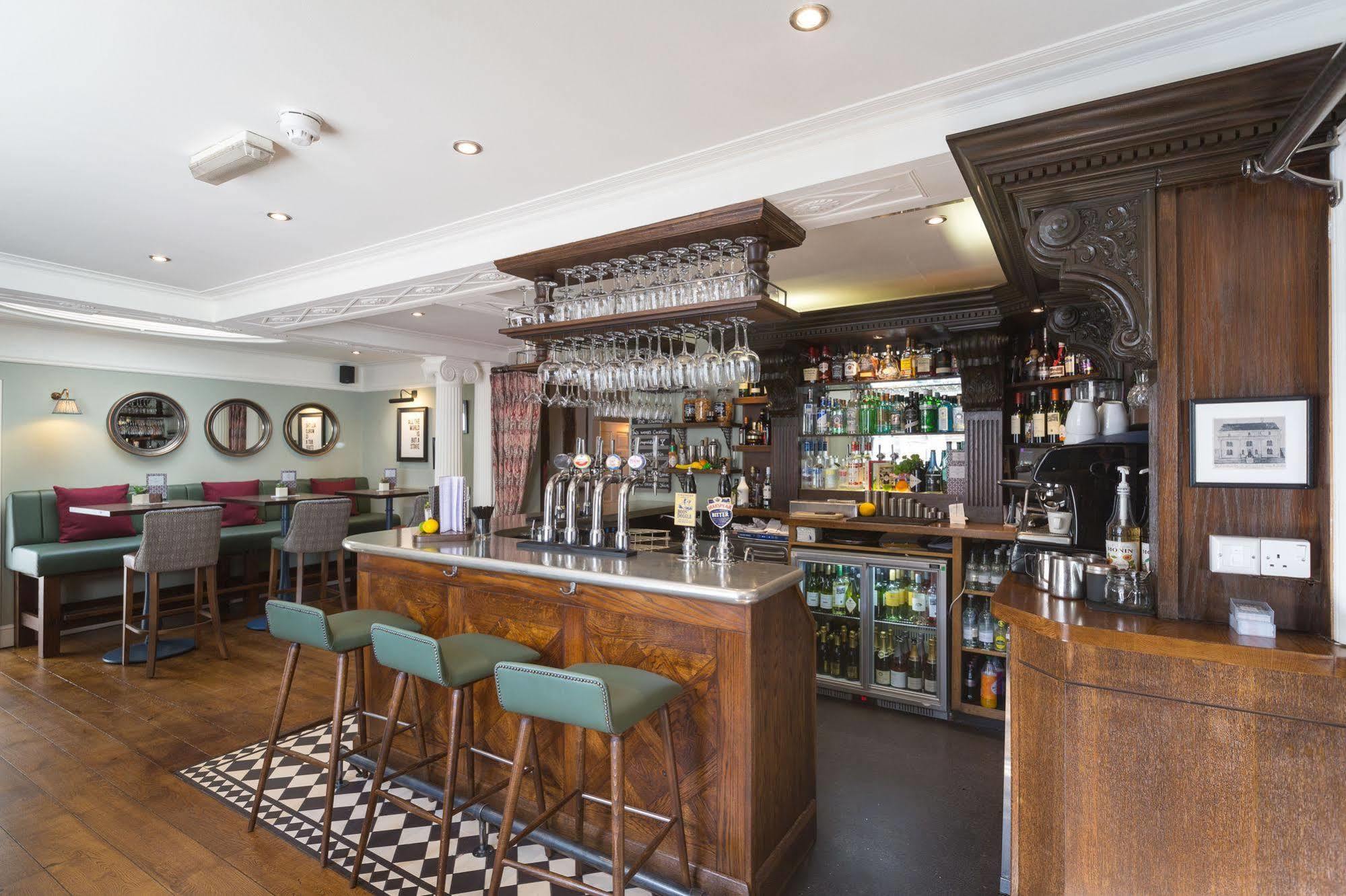 The Townhouse Hotel Стратфорд на Ейвън Екстериор снимка